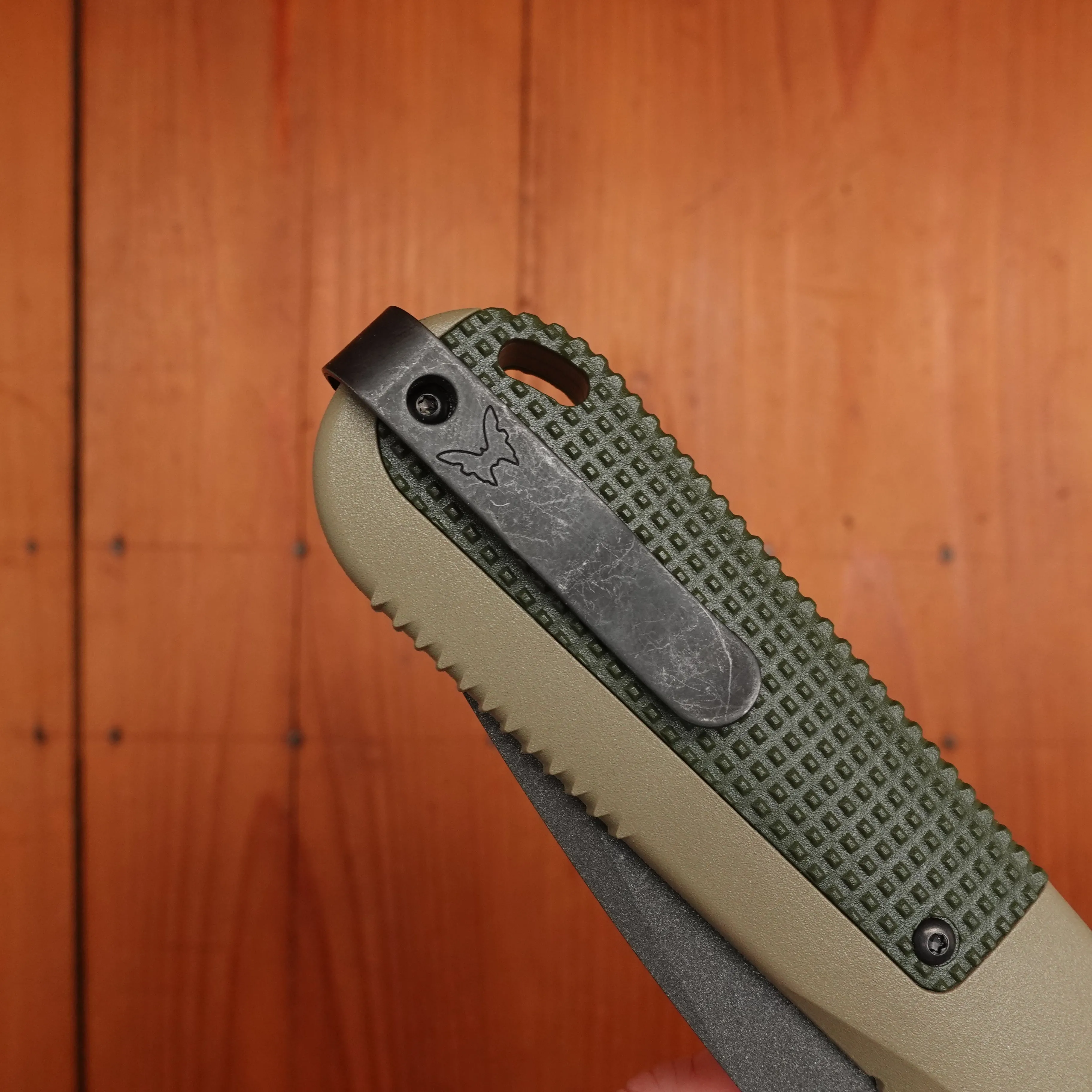 Benchmade 431SBK-1 Redoubt Serrated Reverse Tanto CPM-D2 AXIS Lock Ranger Green/Forest Grivory Handle