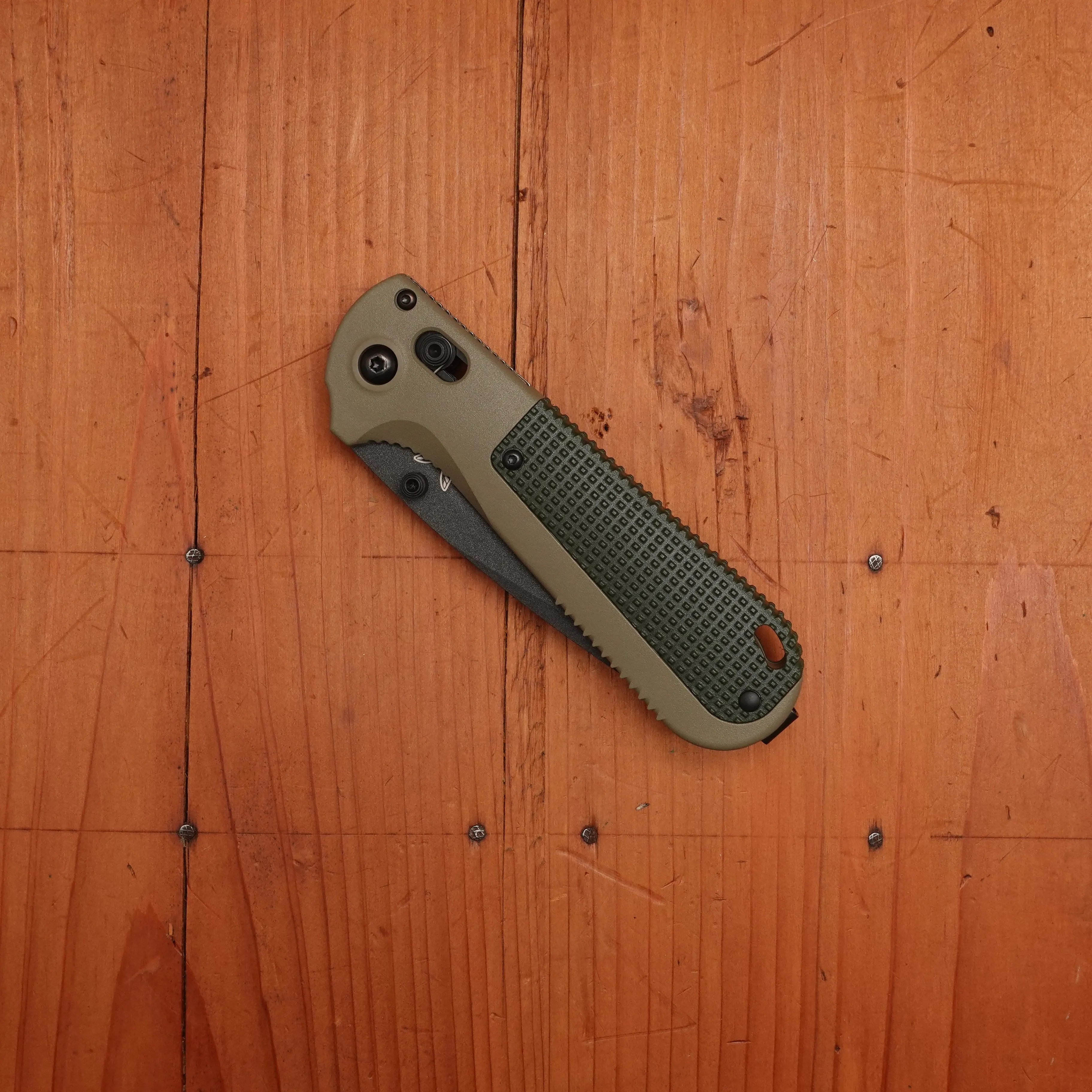 Benchmade 431SBK-1 Redoubt Serrated Reverse Tanto CPM-D2 AXIS Lock Ranger Green/Forest Grivory Handle