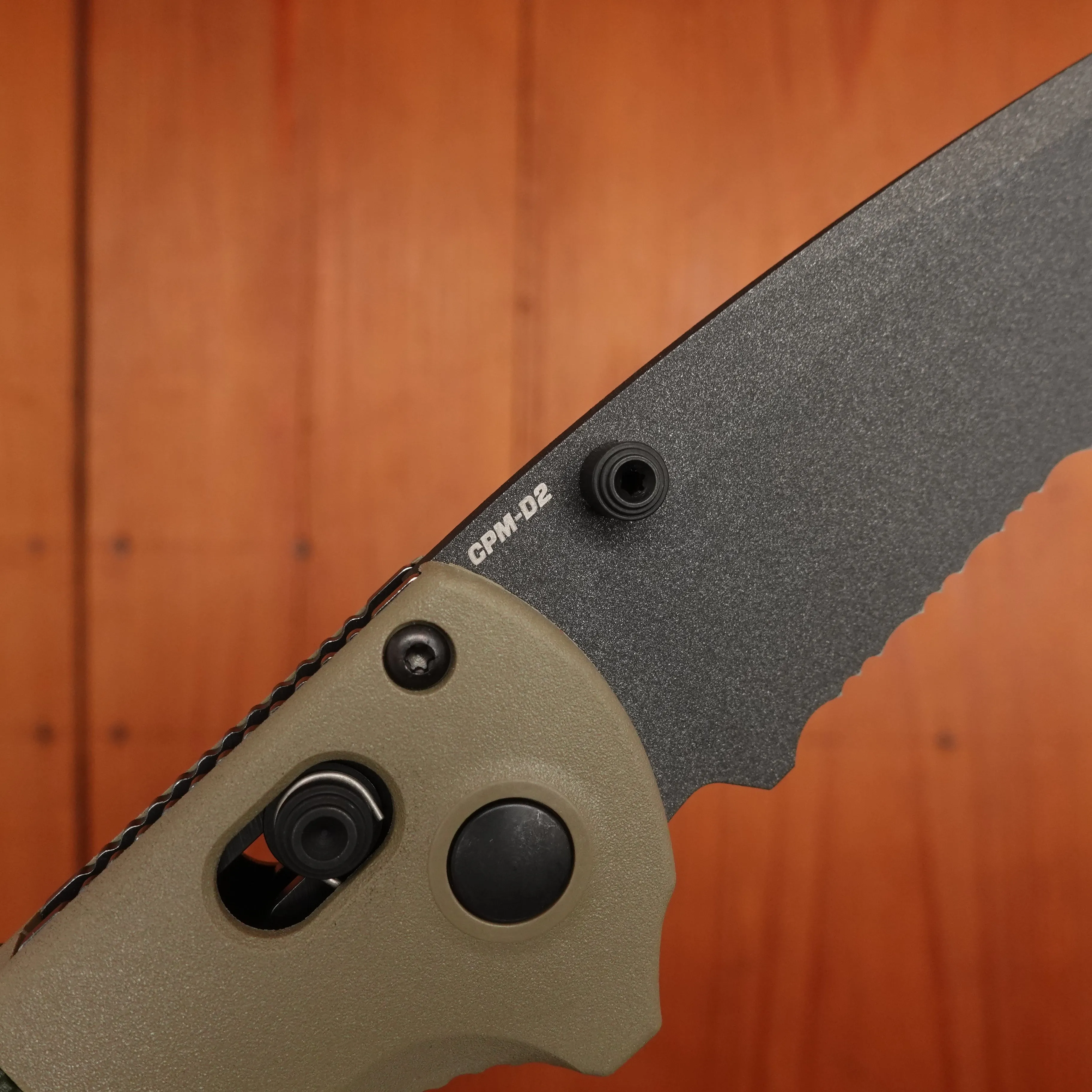 Benchmade 431SBK-1 Redoubt Serrated Reverse Tanto CPM-D2 AXIS Lock Ranger Green/Forest Grivory Handle