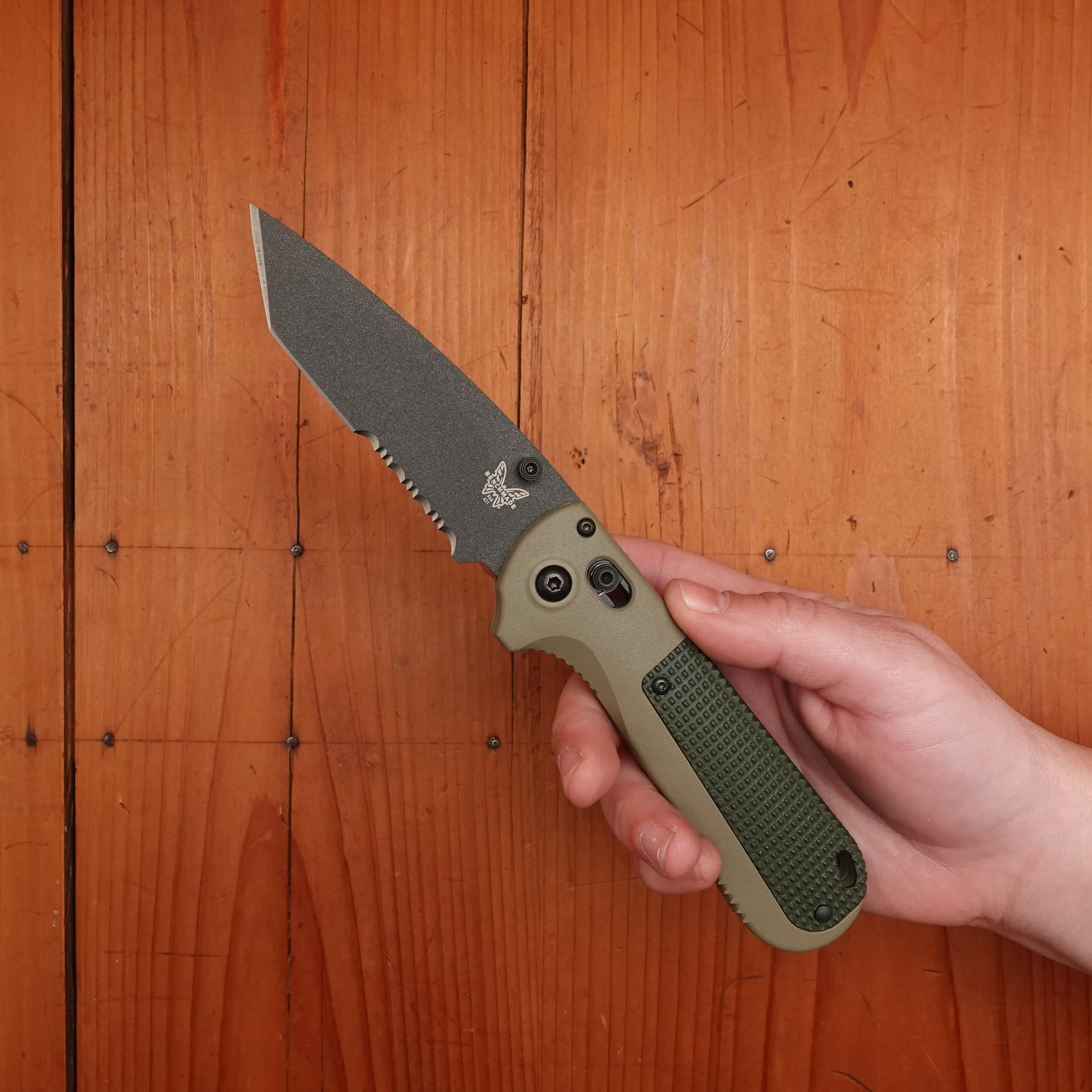 Benchmade 431SBK-1 Redoubt Serrated Reverse Tanto CPM-D2 AXIS Lock Ranger Green/Forest Grivory Handle