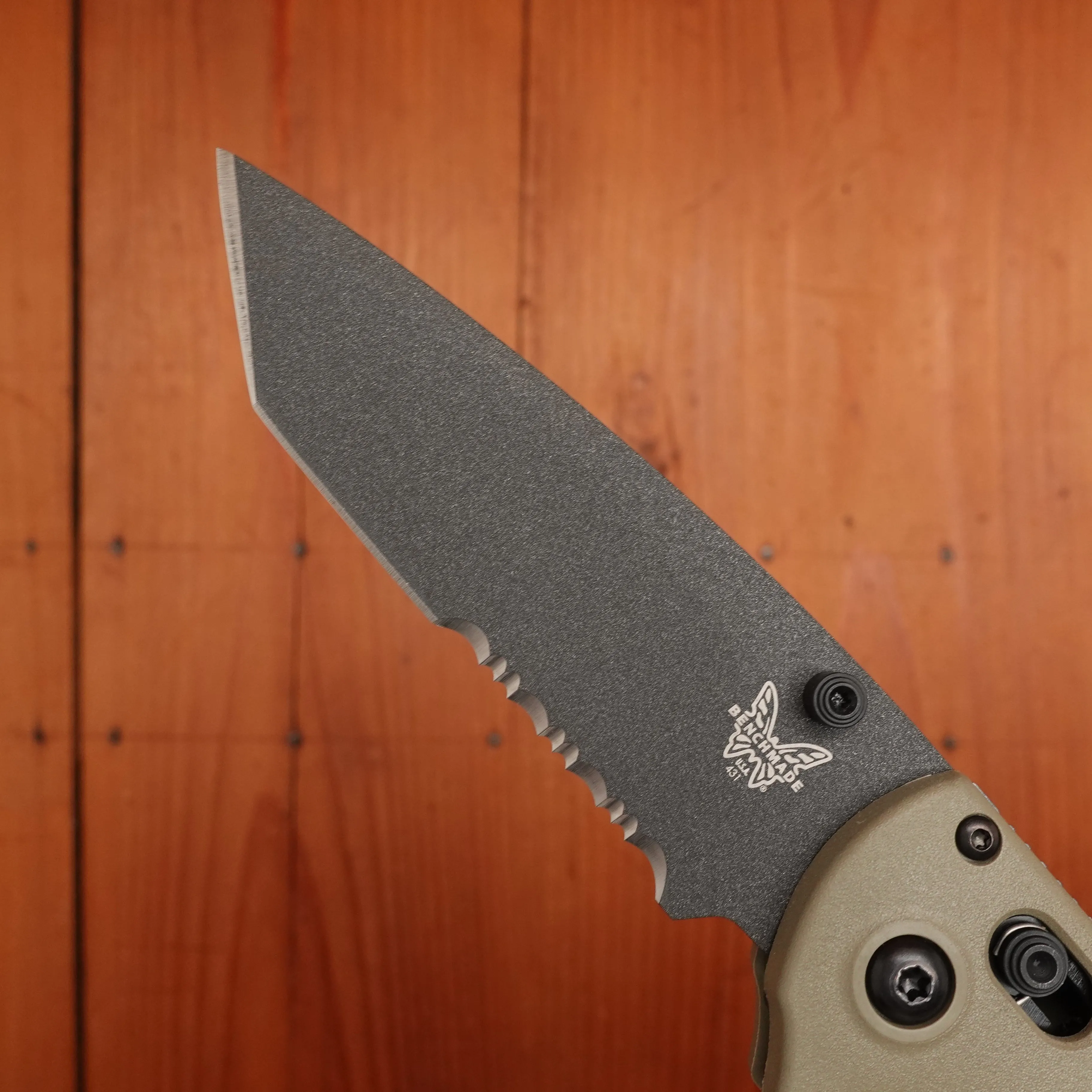 Benchmade 431SBK-1 Redoubt Serrated Reverse Tanto CPM-D2 AXIS Lock Ranger Green/Forest Grivory Handle