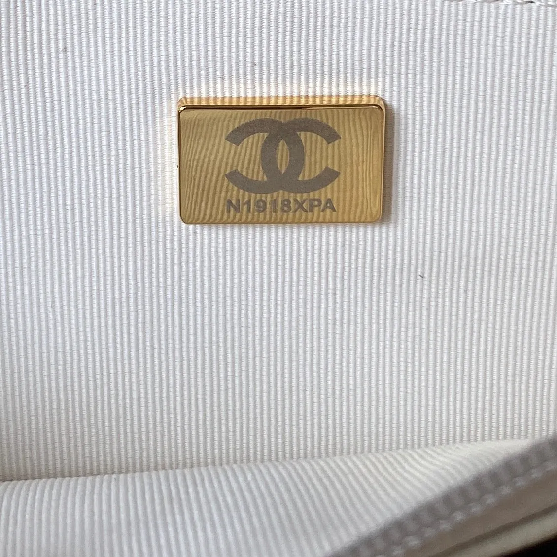 Chanel - Luxury Bag - CHL - 242