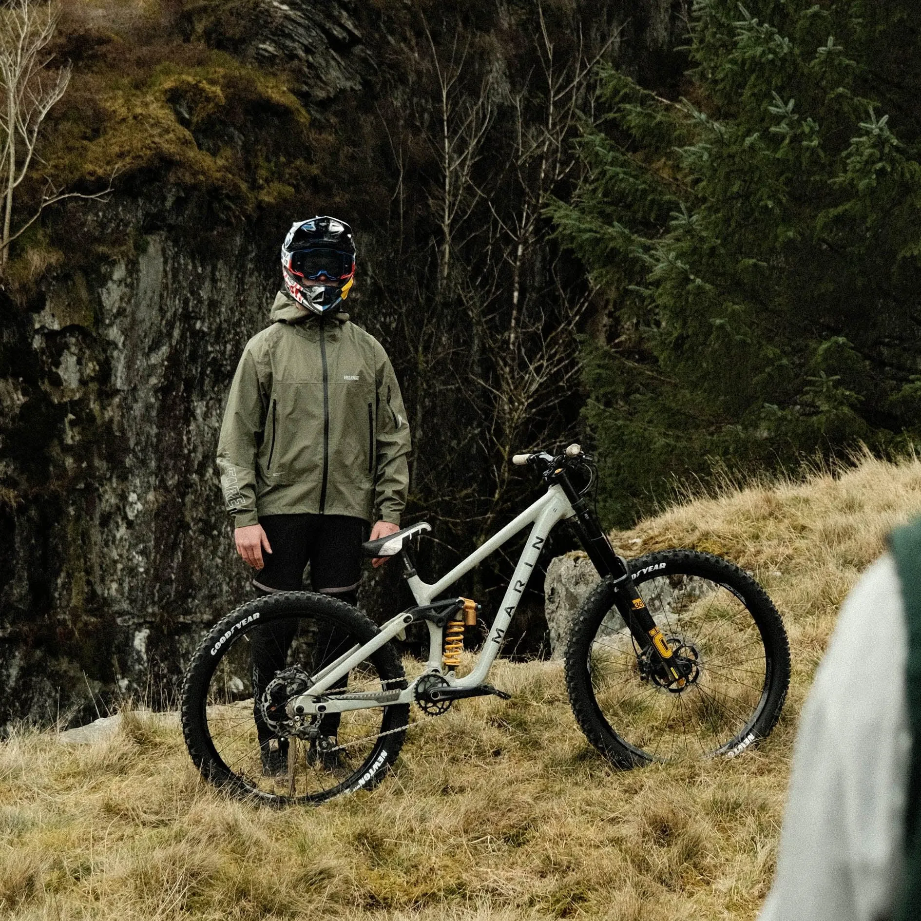 HYDRO 2.5L JACKET | Moss