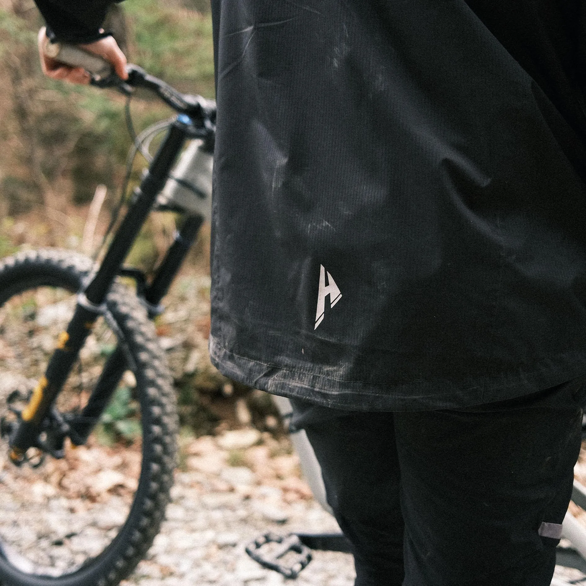 HYDRO 2.5L JACKET | Onyx